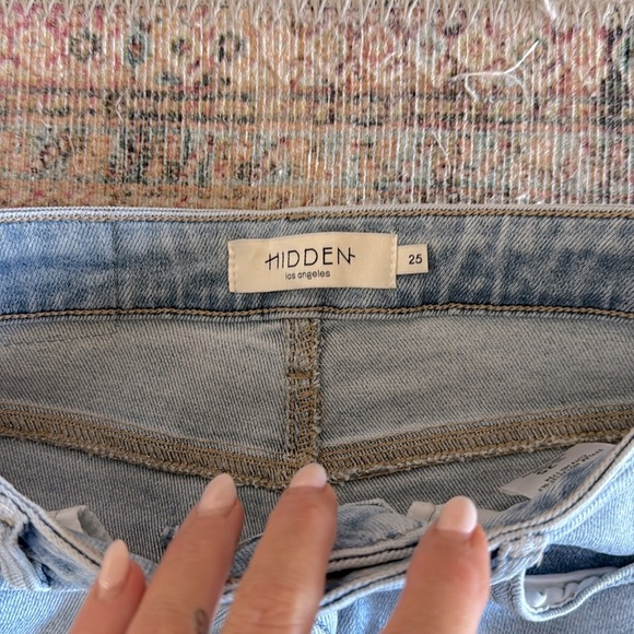 HIDDEN Los Angeles High Rise Straight Leg Jeans with Raw Hem in Light Wash 25 - Picture 8 of 10
